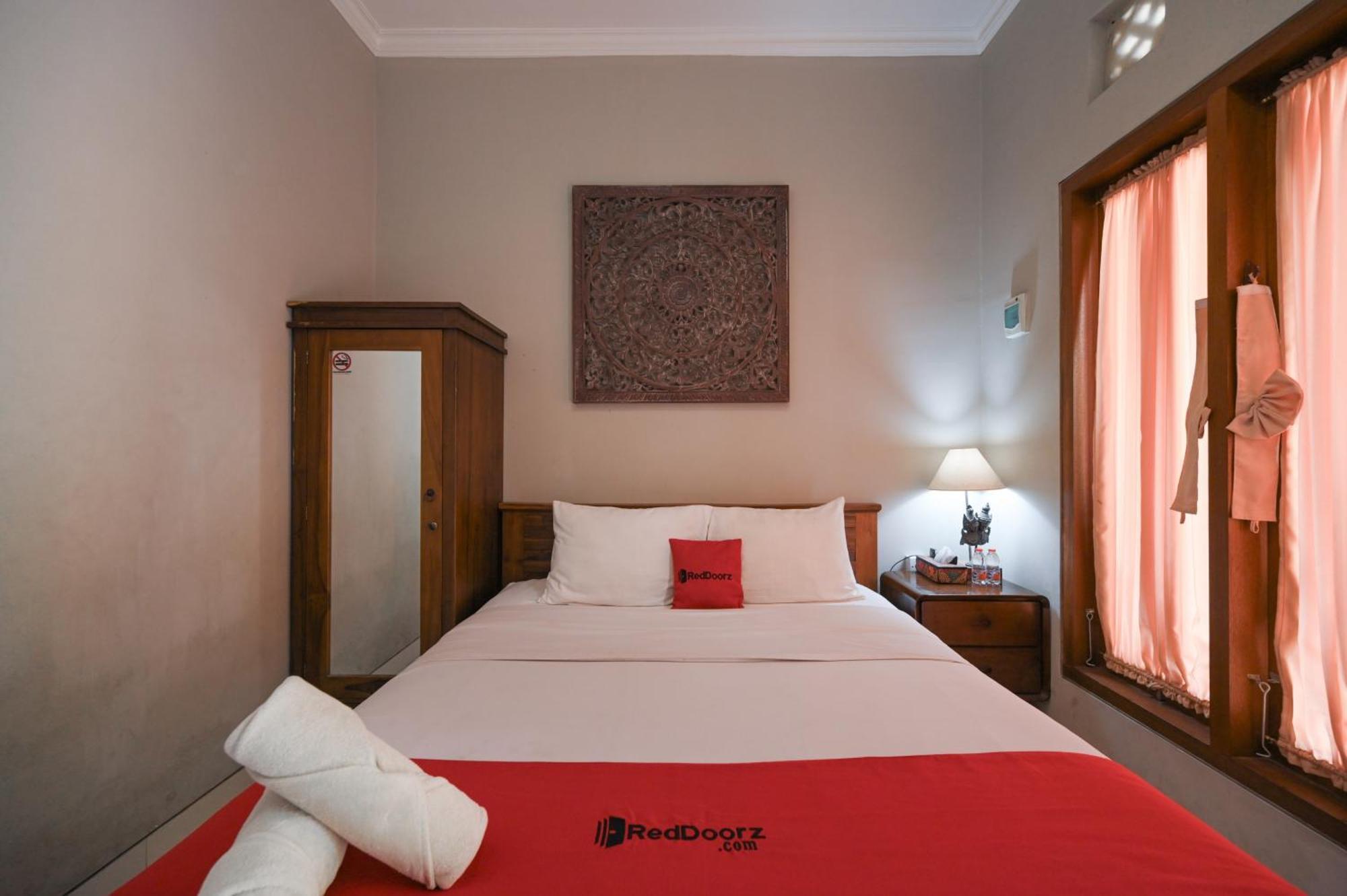 RedDoorz near Mertasari Beach 2 Pesanggaran Exterior foto